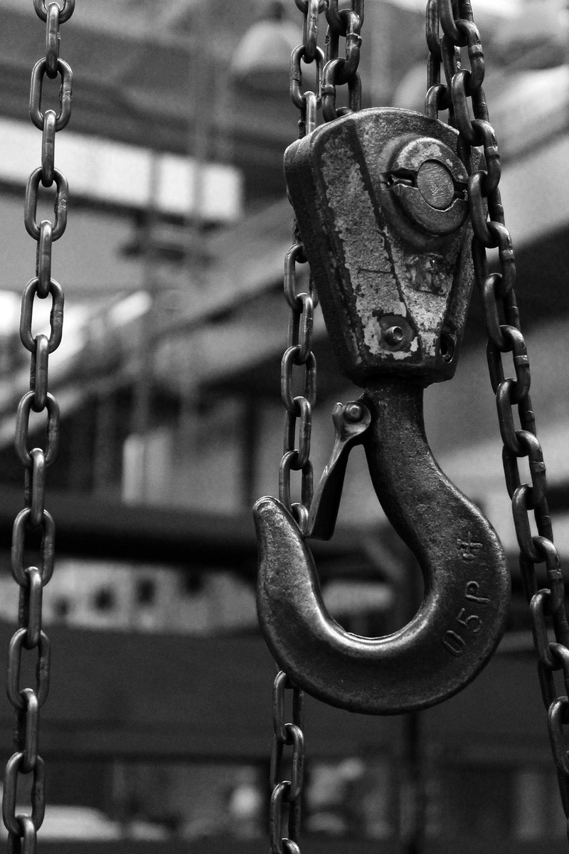 close-up, still life, chain, black, day, detail, photo, grayscale, metal, key, black and white, focus on foreground, 2K, security, weight, hanging, crane
