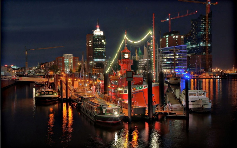 sky, 720P, moored, lighting Equipment, sailboat, famous Place, architecture, tower, downtown District, waterfront, history, skyscraper, bridge - Man Made Structure