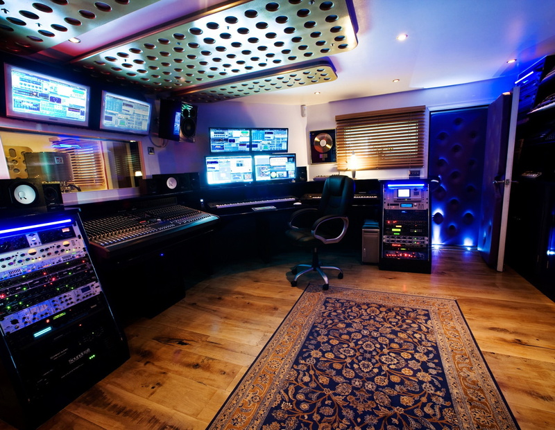 lighting equipment, no people, leather, illuminated, indoors, arts culture and entertainment, hardwood floor, computer Monitor, absence, lifestyles, home interior