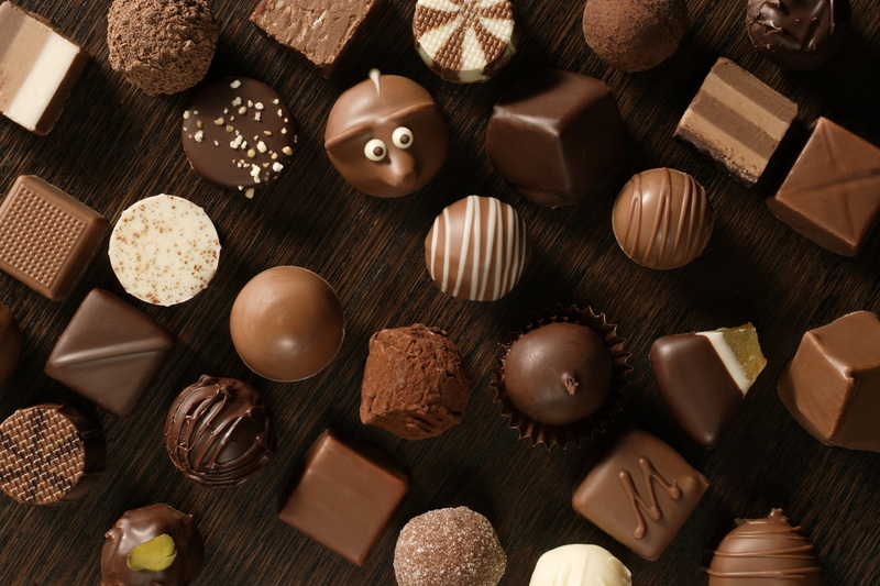 5K, indoors, candy, no People, snack, food, dark, choice, chocolate Candy, gourmet, christmas, food and drink, wood - Material, cookie, close-up, homemade