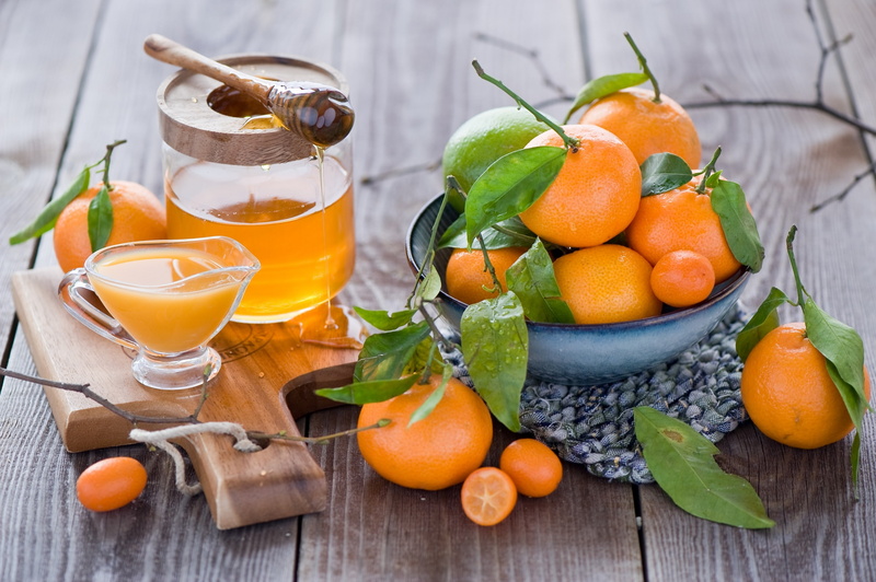 fruit, freshness, juice, food and drink, plant part, drink, leaf, ripe, glass, no people, 2K, orange, honey, indoors, wood - material, food, crockery
