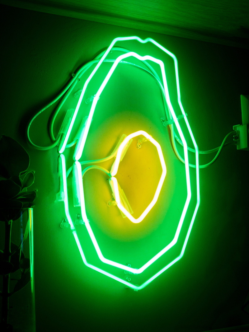 no people, avocado, sign, electric lamp, outline, glowing, yellow, 4K, wall, neon, bright, green, light, silhouette, indoors, spooky, night, close-up