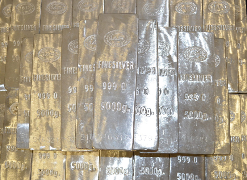 wall - building feature, 5000 grams, still life, silver, box, fine silver, bullion, number, 2K, fine, western script, pattern, close-up, textile, non-western script
