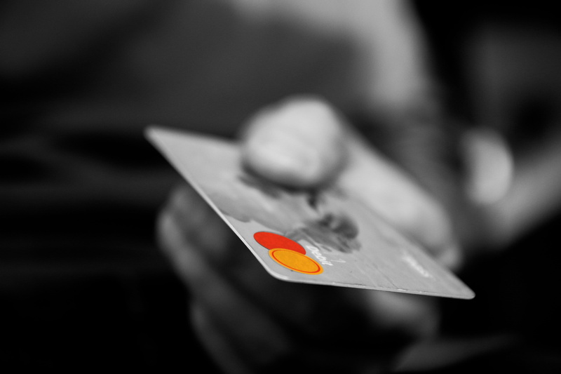 credit card, focus on foreground, day, person, selective focus, 5K, blood, heart shape, visa, grayscaled, emotion, cards, card, Mastercard, luck, outdoors