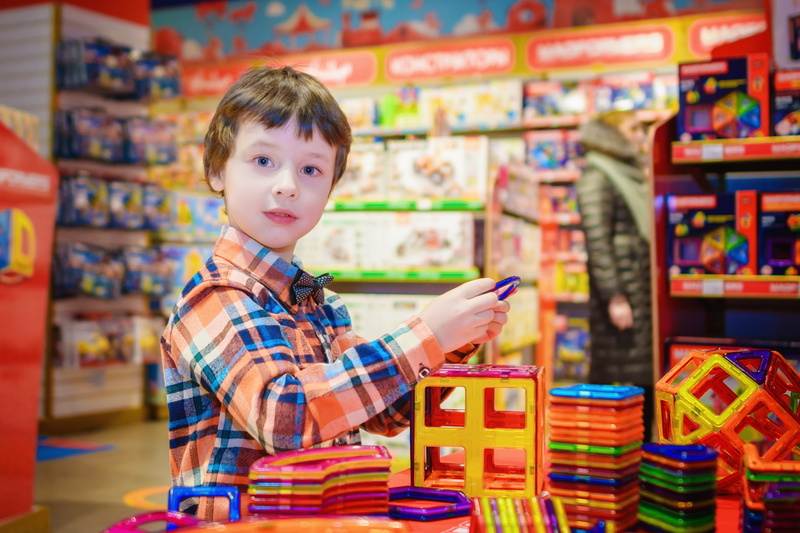 looking at camera, casual clothing, moscow, shirt, constructor, focus on foreground, males, childrens world, toy store, store, purchase, childhood, men