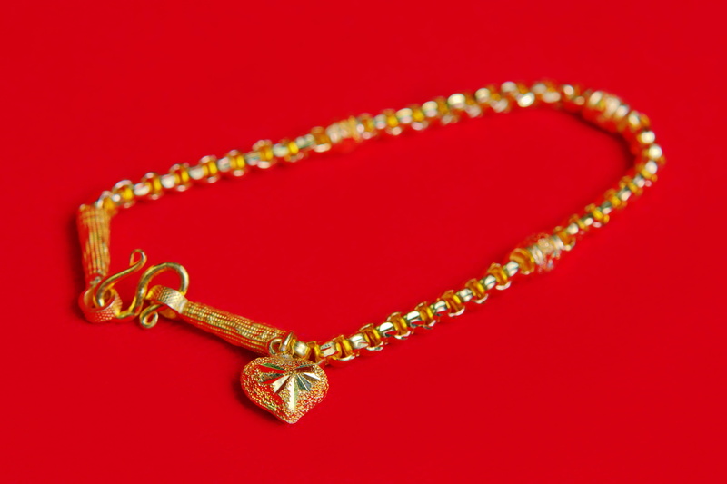 object, jewel, valentine, pearl jewelry, present, grade, brightly, macro, red, space, gift, flower, colored background, gold colored, jewelry, percent