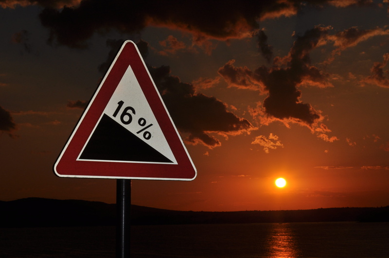 triangle shape, the decrease in, guidance, sea, no people, cloud - sky, tranquil scene, road warning sign, road sign, water, night, tranquility, 4K, warning sign