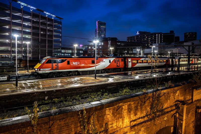 the city, night, 5K, Leeds, train