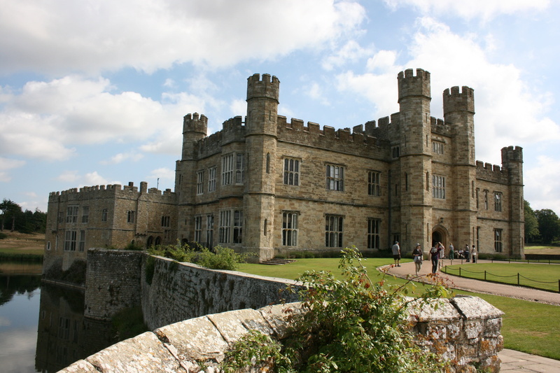 cloud - sky, travel destinations, leisure activity, building exterior, the past, lifestyles, travel, england, day, building, old, outdoors, castle, built structure