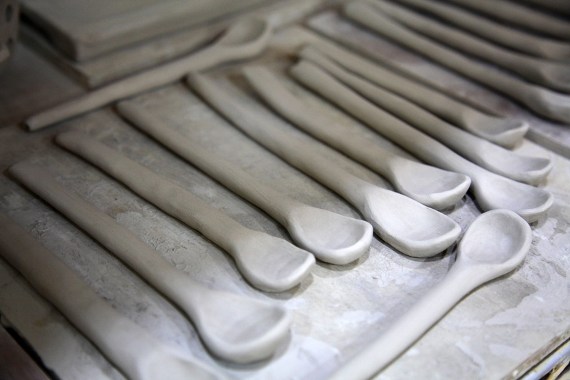 high angle view, large group of objects, dirt, qualitative, no people, hand, work, spoon, porcelain, group, kitchen utensil, ware, healthcare and medicine