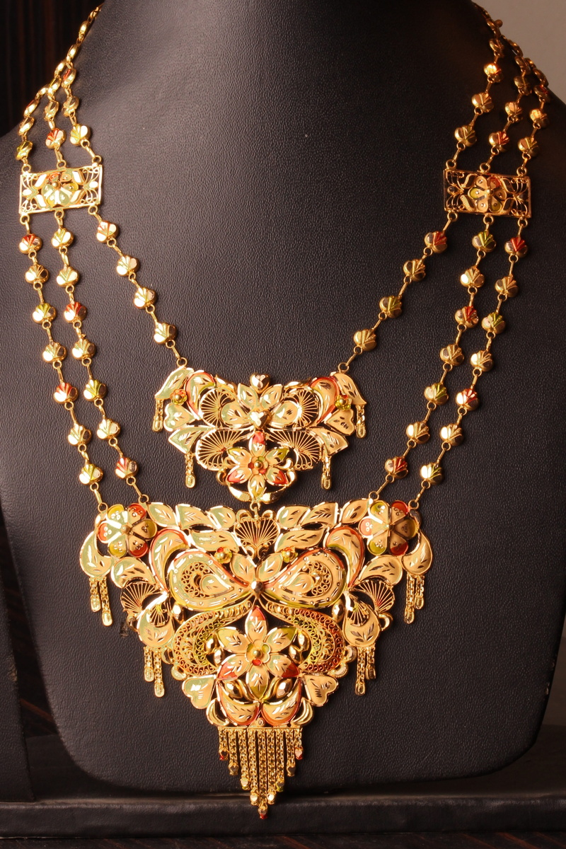 Jewellery, close-up, shiny, Accessories, Gold, diamond - gemstone, golden, indoors, fashion, jewelry, precious gem, lady, elegance, no people, gold colored