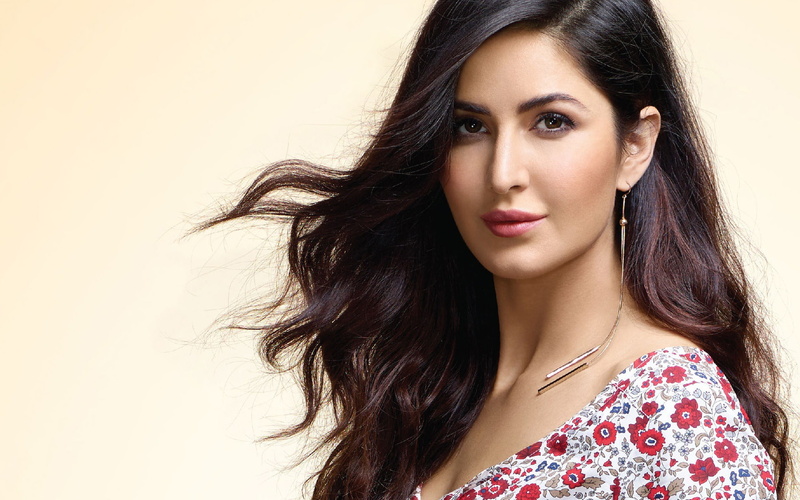 hair, black hair, looking at camera, one person, katrina, 1080P, studio shot, kaif, human hair, portrait, women, headshot, hairstyle, long hair, photo