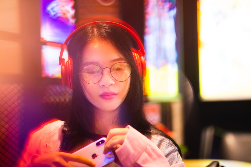 person, headset, female, finger, hairstyle, holding, front view, arcade game machine, meal, headshot, 5K, video gaming, women, young women, beautiful woman