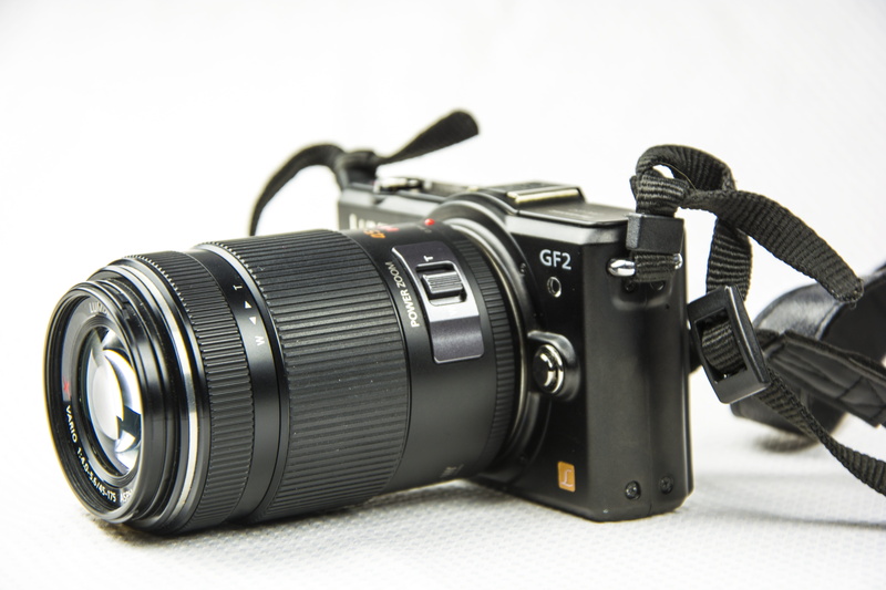 studio shot, zoom, digital camera, lens, cut out, white background, 5K, indoors, camera - photographic equipment, flash, lens - optical instrument, movie