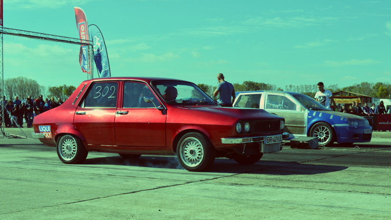 day, renault 12, outdoors, Renault, transportation, Dacia, Volkswagen, land vehicle, sitting, real people, stationary, tree, retro styled, 2K, mode of transportation