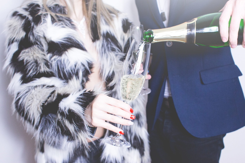 outdoors, new year, happy new year, fashion, 4K, only men, focus on foreground, nail polish, alcohol, day, Pouring, women, fur, midsection, holding, champagne flute