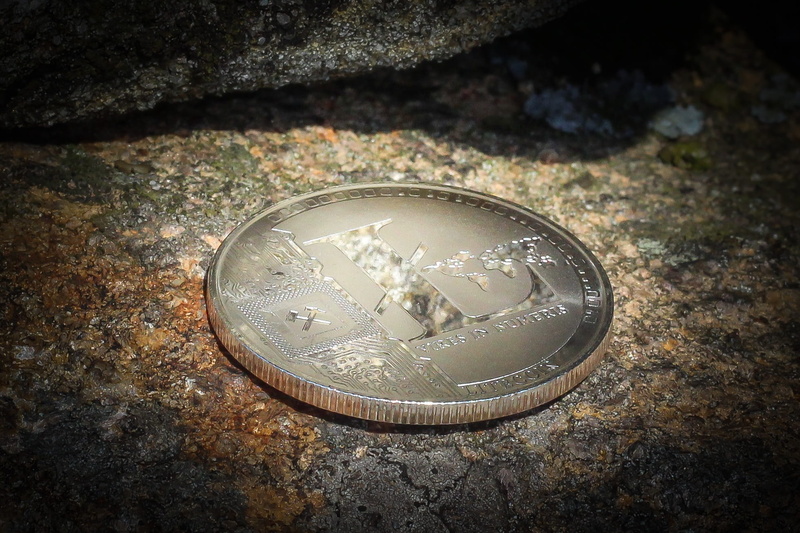 metal, glass - material, close-up, circle, crypto, high angle view, cryptocurrency, single object, day, no people, table, 1080P, still life, money, altcoins