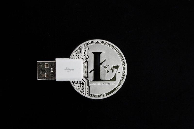 shape, clock face, usb, payment, close-up, number, single object, accuracy, asset, business, cryptocurrency, 4K, currency, clock, studio shot, ledger