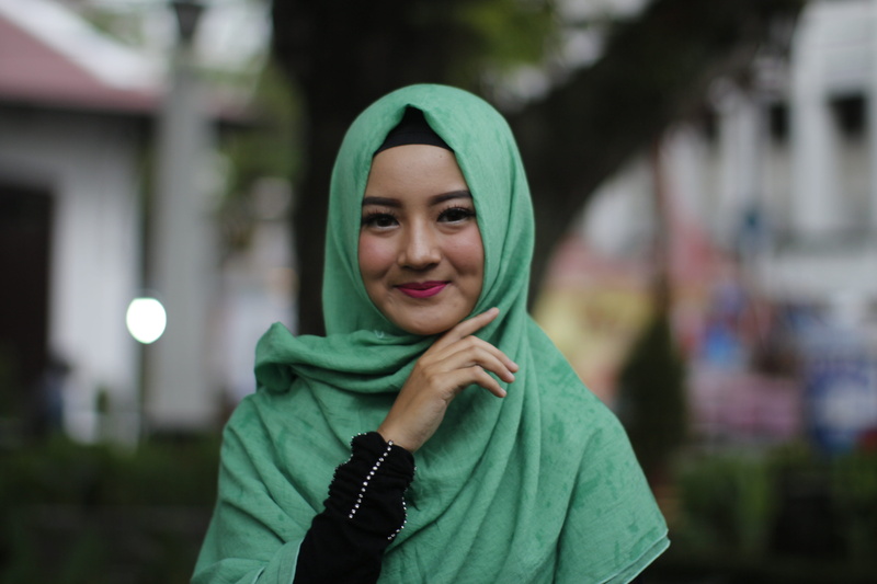 teenager, wear, young women, girl, hood, hood - clothing, leisure activity, waist up, headscarf, front view, hijab, asian, ramadhan, outdoors, real people