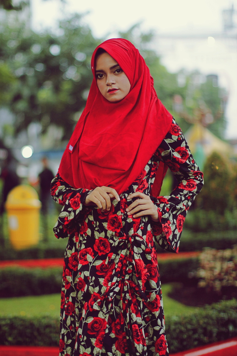 three quarter length, traditional clothing, standing, clothing, 5K, asian, muslim, hijab, moslem, adult, indonesian, islamic, girl, people, ramadhan, headscarf