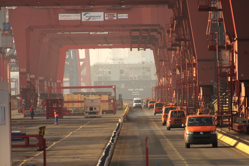 port handling, elbe, street, 5K, road, the way forward, sign, germany, Donation, road marking, cargo, bridge, incidental people, land vehicle, day, symbol