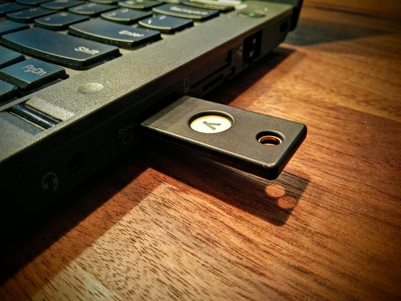 cyber, connection, single object, authenticaiton, electrical equipment, web, laptop, computer equipment, computer key, security, computer, indoors, close-up
