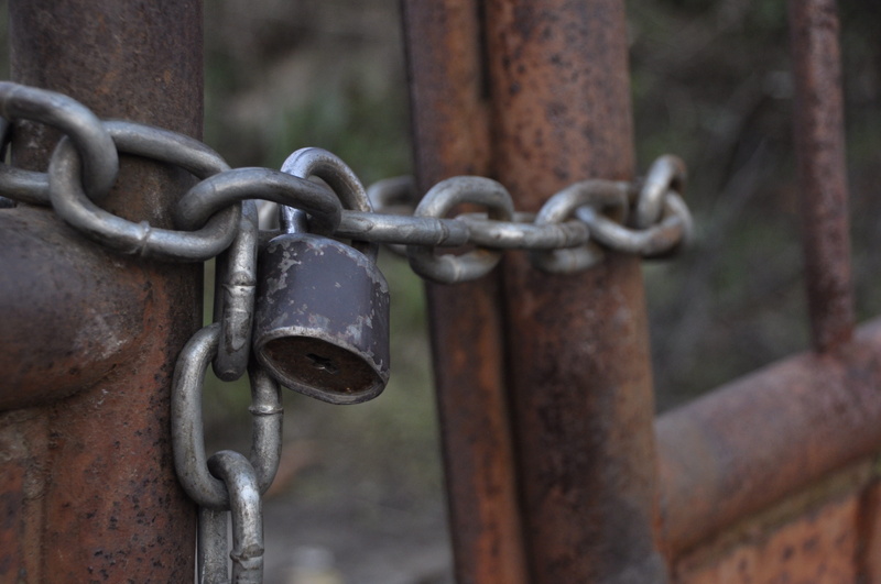 old, 4K, safety, metal, old rusted, weathered, rusty, lock, connection, metal chain, close-up, strength, chain link, gate, fence, blocking, grid, day