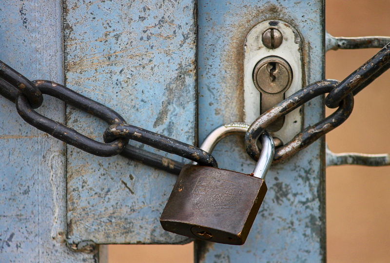 castle, safety, input, chainlink fence, goal, chain, lock, closed, connection, rusty, padlock, no people, completed, iron, old, blocked, 4K, to, door lock