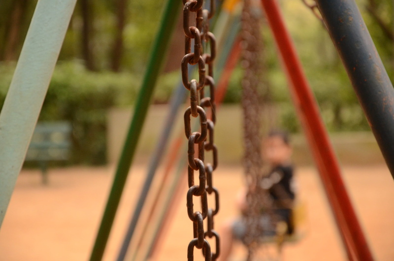 metal, nature, park - man made space, general, absence, close-up, chain, focus on foreground, outdoors, hanging, swing, flowing, playground, 2K, sport