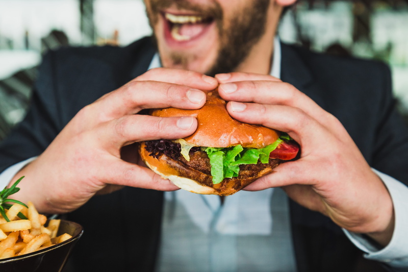 meat, chips, hungry, tomato, brioche, 5K, food, fastfood, lettuce, unhealthy eating, man, food and drink, happy, vegetables, men, eating, lunch, take out food