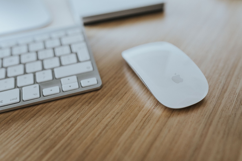 indoors, internet, table, 2K, Eames Elephant, laptop, desk, wood - Material, mac, healthcare and medicine, desktop pc, iMac, monitor, close-up, office