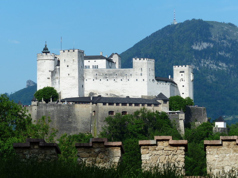 built structure, house, austria, crowd puller, daytime, tourist attraction, nature, near, imposing, Castle, white, tree, enormous, history, landmark, fortress mountain