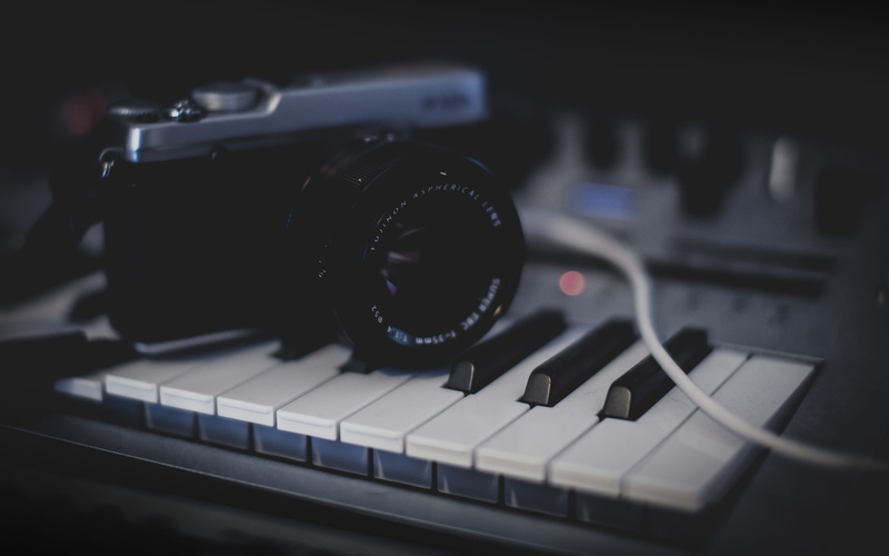 focus on foreground, wallpapper, technology, control, selective focus, monitor, camera, keys, hardware, communication, electrical equipment, computer equipment