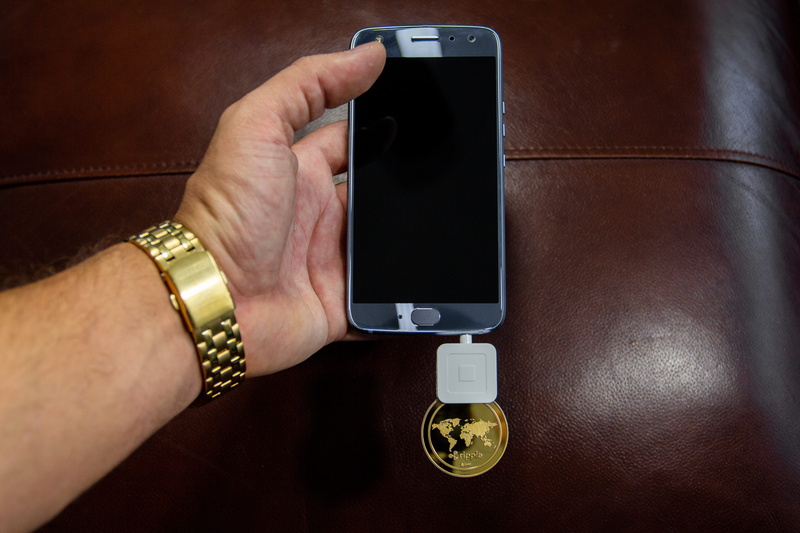 communication, hand, 5K, financial, mobile phone, virtual, financial concept, business, close-up, money transfer, digital coin, bracelet, digital, blockchain