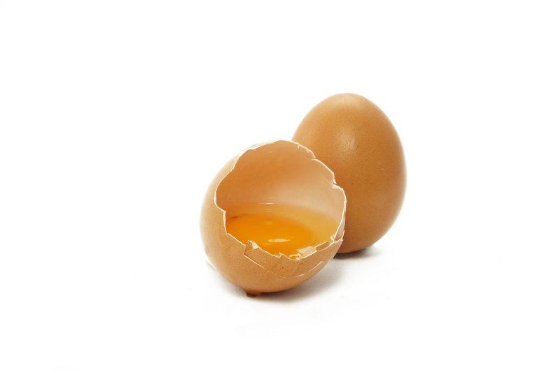 close-up, 5K, shell, cut out, white background, protein, cracked, freshness, studio shot, egg, chicken, yellow, hens egg, raw food, broken, food and drink