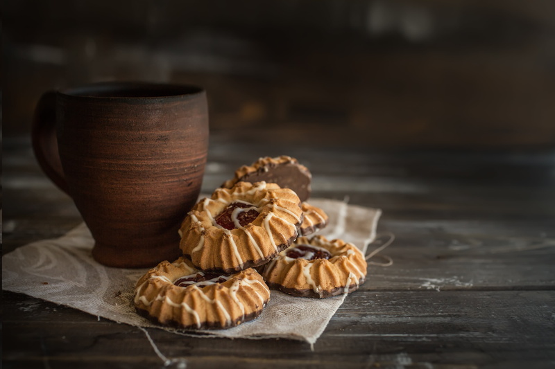 ceramics, drink, cookie, saucer, kitchen, sweet, baking, snack, hot, 4K, appetizer, mug, cup, near, background, brown, macro, freshness, break, nut, old