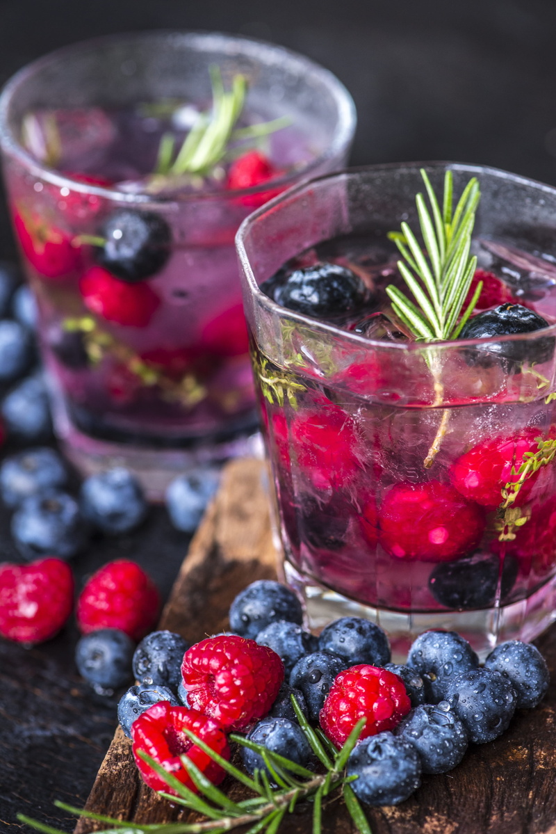 cold temperature, water, organic, mojito, beverage, mixed berry, leaf, herb, rosemary, soda, table, nutrients, berry fruit, cocktail, detox, drink, nutritious