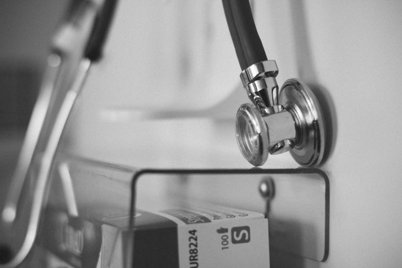 gray, no people, wall - building feature, healthcare and medicine, metal, safety, technology, hanging, 5K, close, clinic, hospital, connection, power supply
