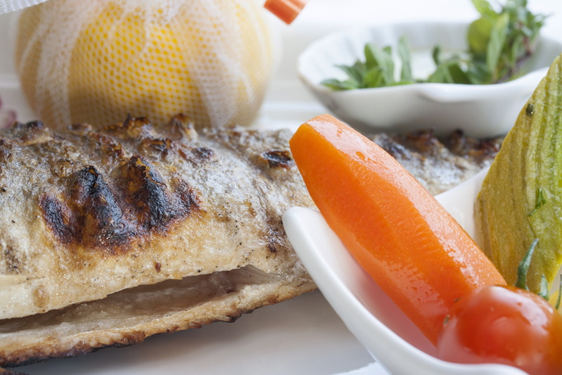 healthy eating, meat, restaurant, fruit, carrot, plate, close-up, ready-to-eat, no people, kitchen, wellbeing, product photo, garnish, table, meal, nutrition