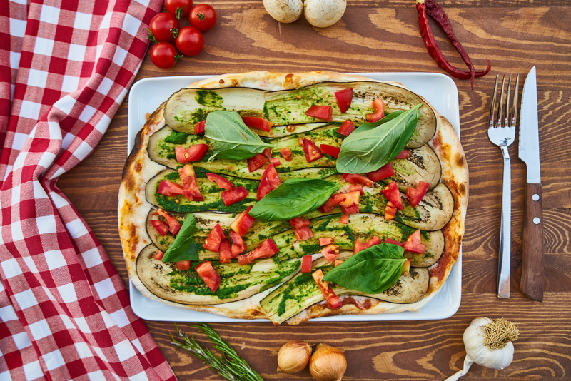 pizza, vegetarian food, tomato, pepper, high angle view, red, green, diet, macro, arugula, salad, flour, service, beautiful, menu photos, dough, table knife