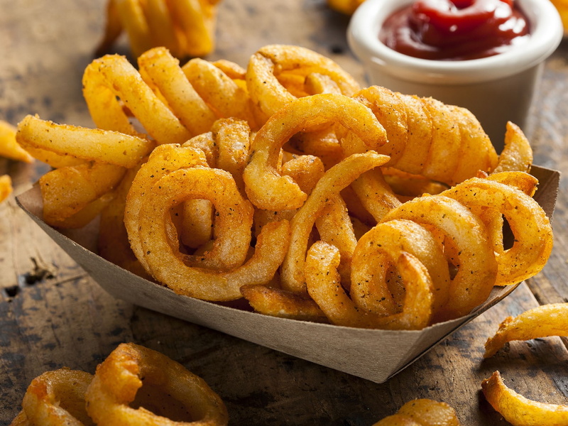 crunchy, food and drink, sauce, savory sauce, deep fried, chopped, table, ready-to-eat, appetizer, fast food, fried, bar - drink establishment, side dish