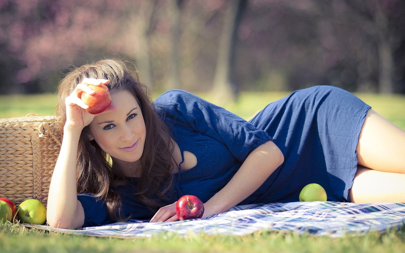 one person, front view, women, lifestyles, relaxation, lying down, hairstyle, lying on front, day, sitting, dress, 720P, looking at camera, portrait, blue dress