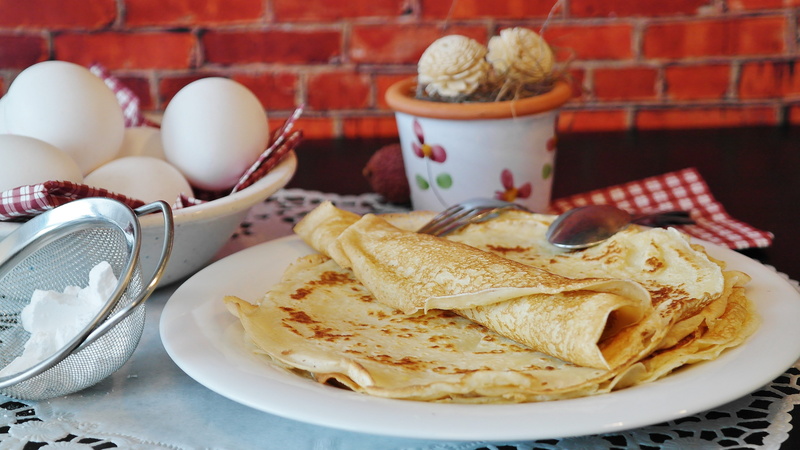 sugar, breakfast, plate, snack, pancakes, 5K, bowl, delicious, crockery, bake, table, hot, kitchen utensil, eat, egg, potted plant, enjoy, kitchen, freshness