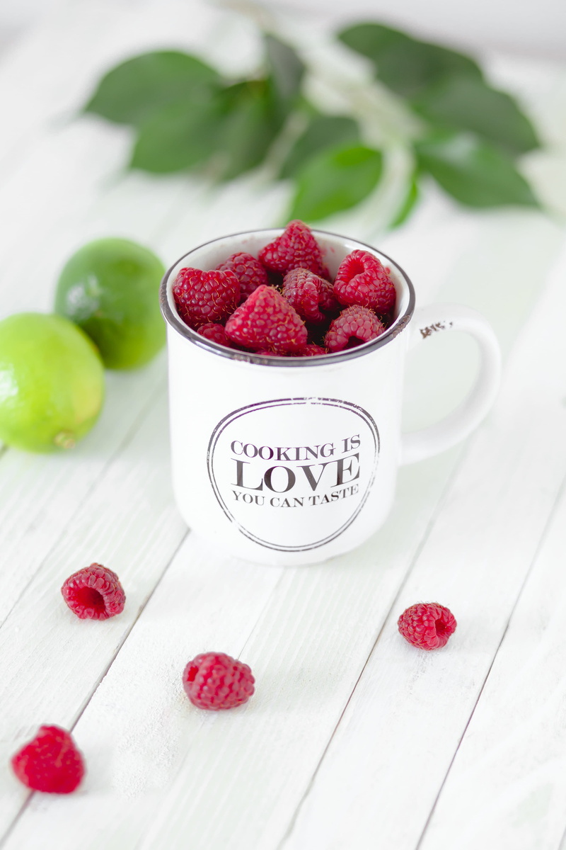 raspberry, table, red, ceramic, food, bowl, vegan, focus on foreground, vegetarian, strawberry, healthy eating, berry fruit, container, raspberries, wood - material