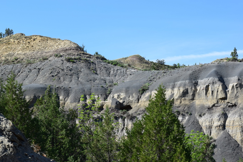 non-urban scene, 5K, beauty in nature, clear sky, land, mountain, tranquility, growth, sky, day, tranquil scene, solid, north dakota, no people, bentonite clay