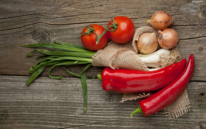 ripe, group of Objects, pepper - Seasoning, green Color, agriculture, rustic, close-up, pepper - Vegetable, dieting, ingredient, healthy Lifestyle, red chili pepper