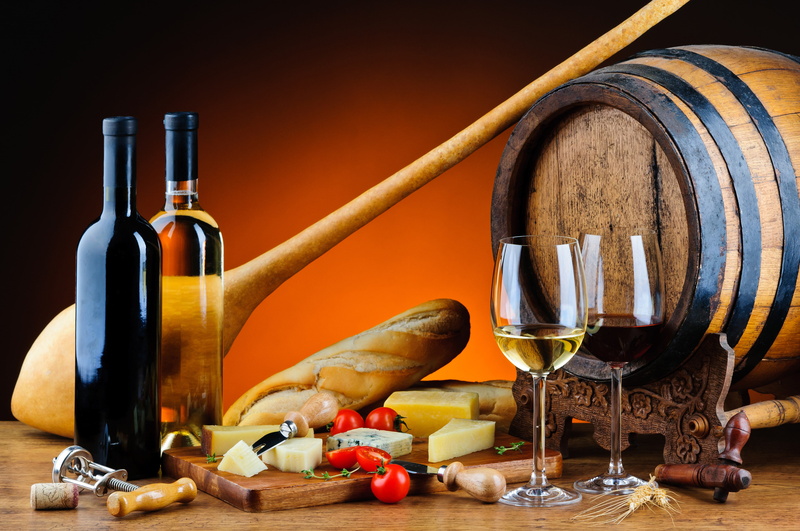 red, glasses, two, brown, glass, 4K, tomatoes, wine, barrel, bottle, baguette, bread, cheese, bottles, wooden, white, baton