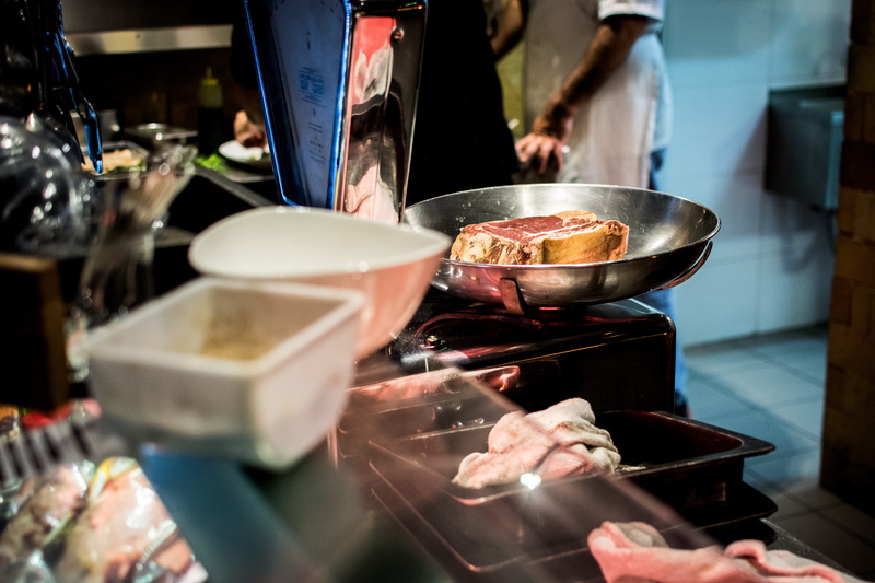 incidental people, unrecognizable Person, real people, weighing, preparation, steak, commercial Kitchen, domestic room, 5K, glass, meat, beef steak, occupation