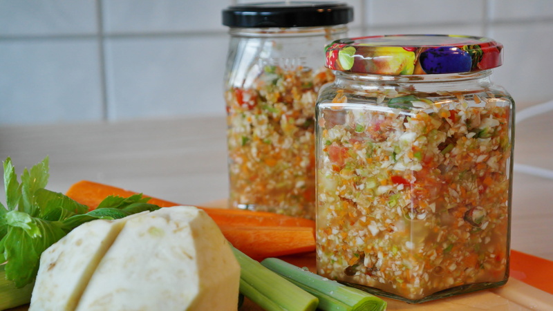 ready-to-eat, greens, temptation, freshness, jars, breakfast, celery, carrots, kitchen, dairy product, food and drink, vegetables, kohl, vegetable, glass - material
