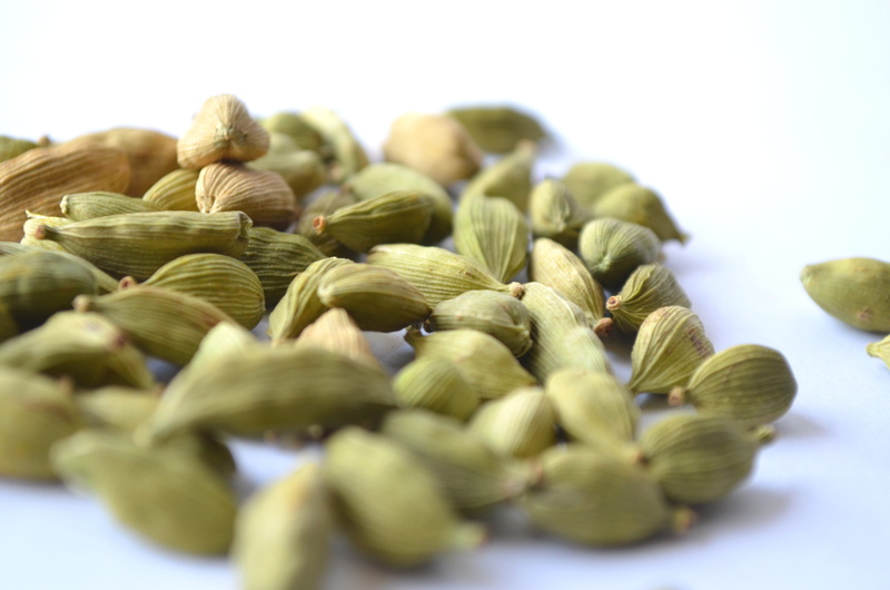agriculture, photo, selective focus, 4K, green, flavor, no people, seeds, close-up, close, cardamom, studio shot, india, indoors, cooking, wellbeing, condiment